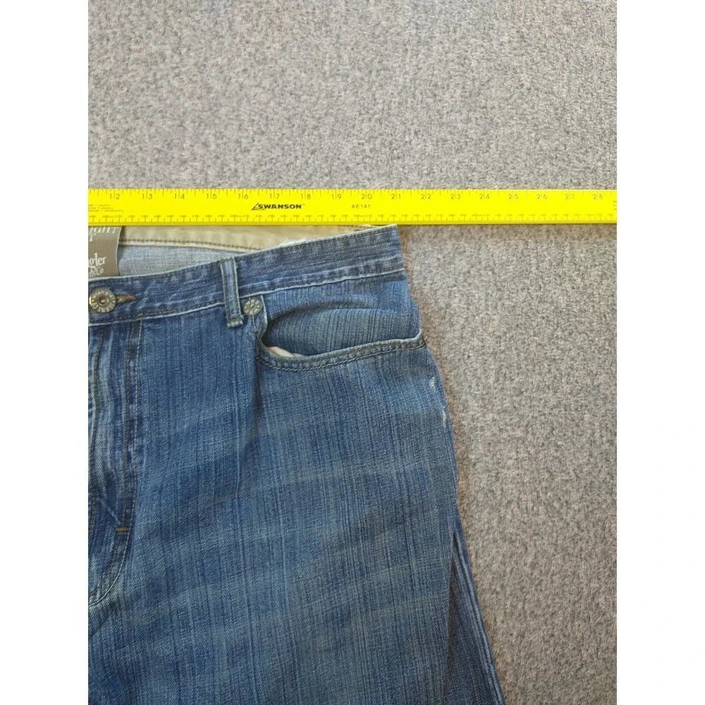 Wrangler Mens Straight Fit Jean 42x30 Medium Wash Blue Cotton 95CAWNN Distressed